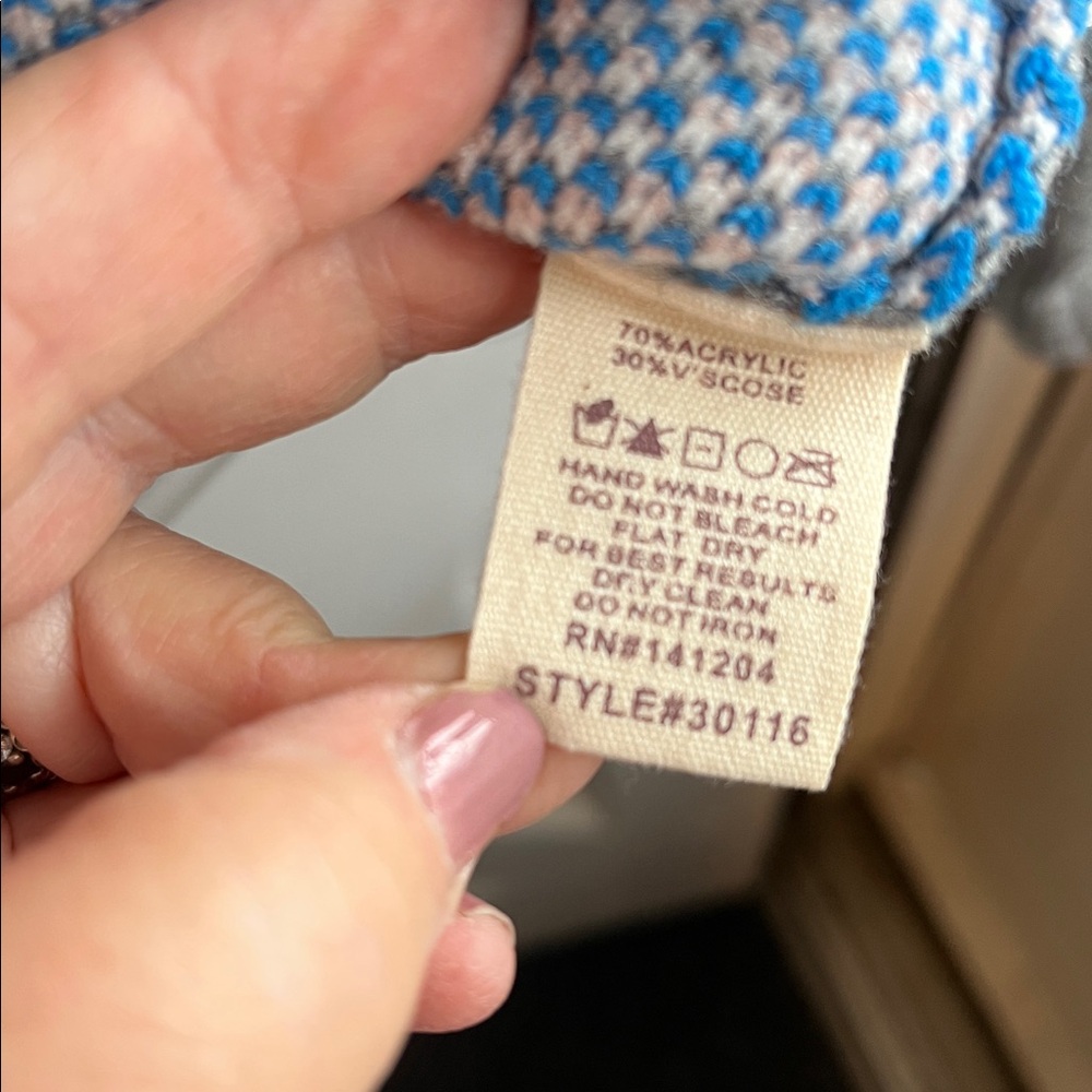 Poem & Thread Grey Distressed Pullover Swester - Picture 4 of 11